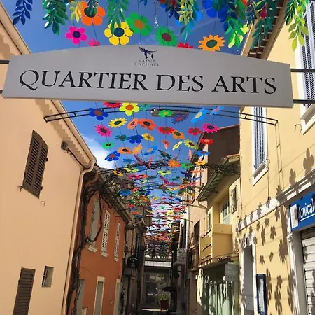 Vue 75 M2 Saint-Raphael (Var)