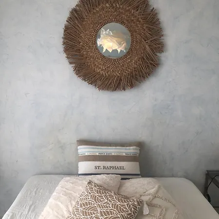 Vue 75 M2 * Saint-Raphael (Var)