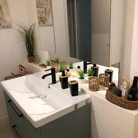 Vue 75 M2 * Saint-Raphael (Var)