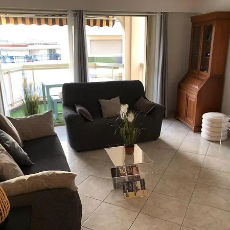 Vue 75 M2 Saint-Raphael (Var)